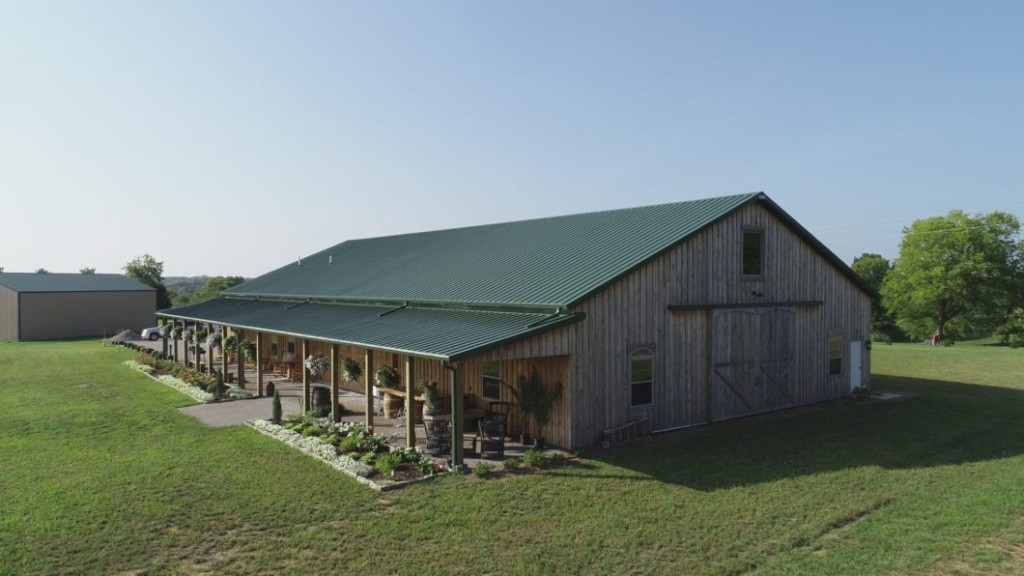 Step Down Porch Post-frame building with a step-down porch attached to the sidewall.