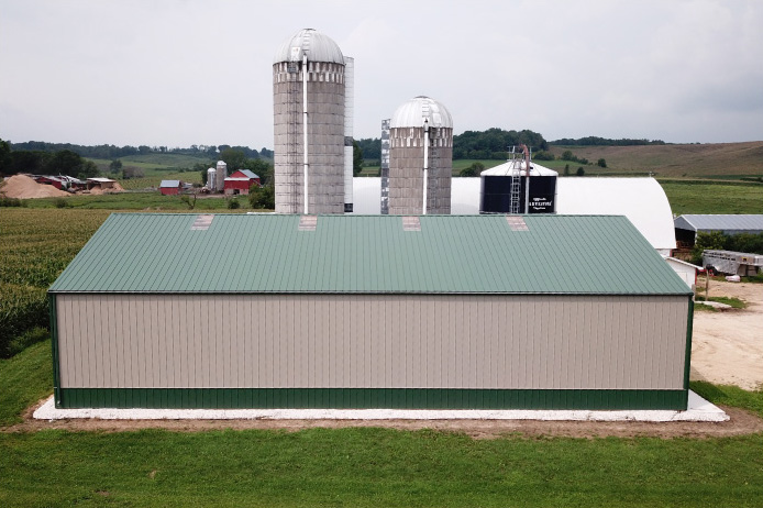 Side view of agricultural equipment storage pole barn with steel sidingSide view of agricultural equipment storage pole barn with steel siding in Augusta Wisconsin