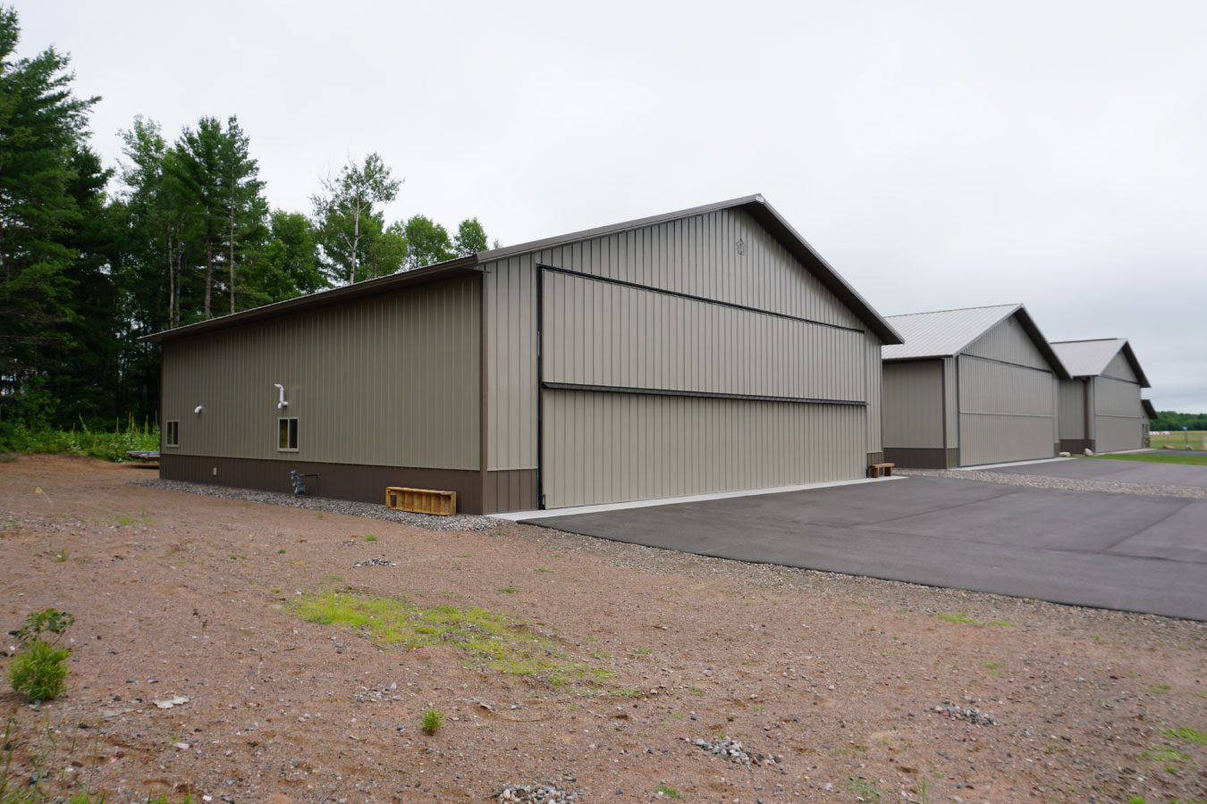 97-2359 side view of airport hangar in wooded northwoods setting