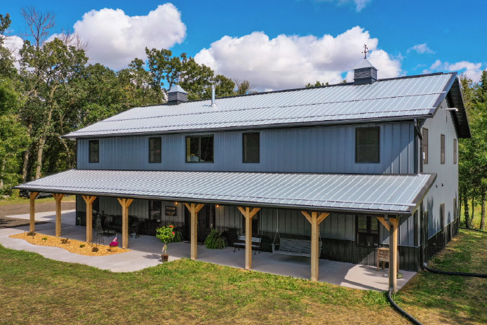 36' x 68' luxury barndominium with covered porch built by Walters Buildings