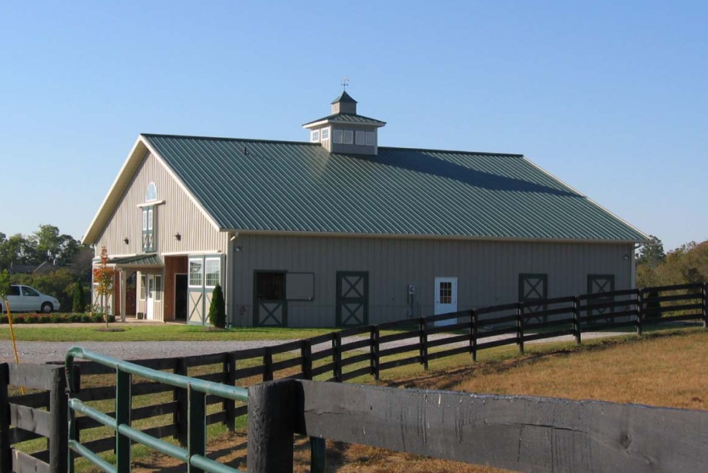 Steel Horse Barn Horse Stable with Living Quarters